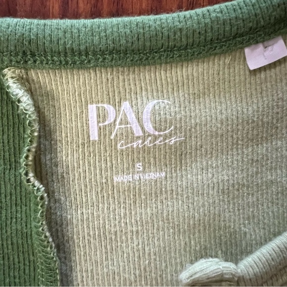 PacSun Two Toned Sage Green Short Sleeve V-neck Top size small - Picture 2 of 6